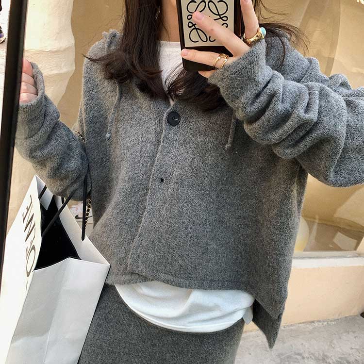 フード付きカーディガン ミモレ丈スカート ニット