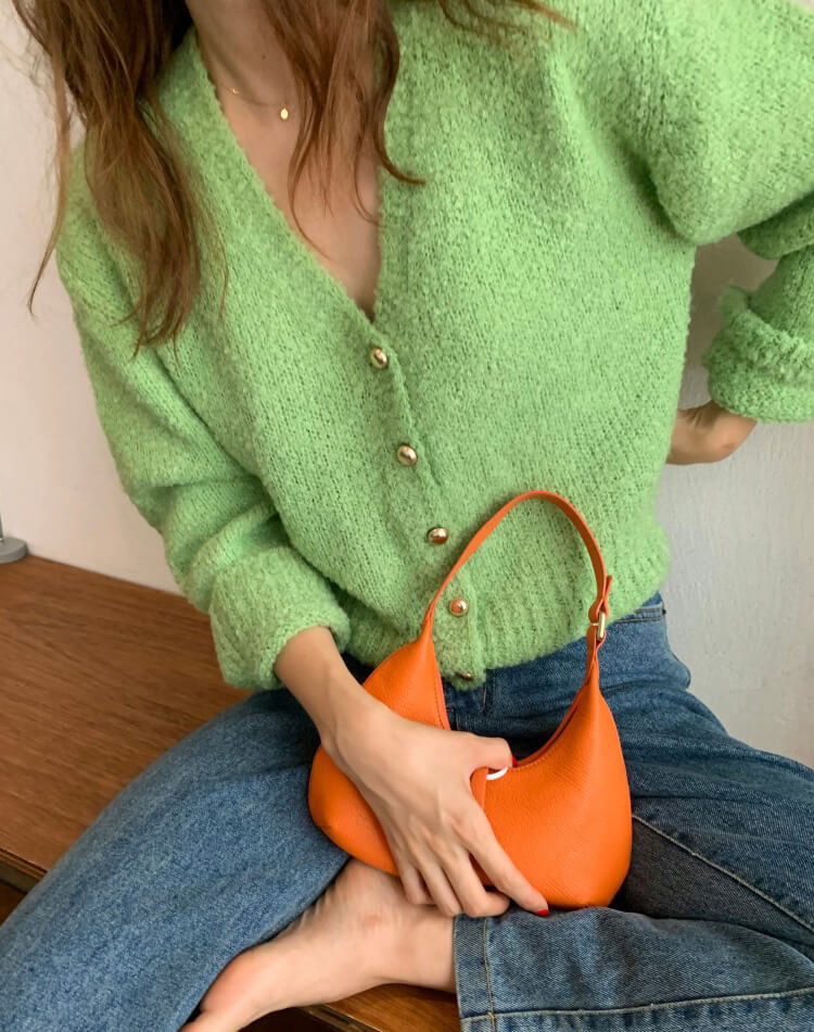 もこもこ Vネック 金ボタン ニットカーディガン

