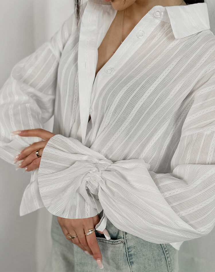 華やかで上品 ベルスリーブが映える綿ジャガードブラウス