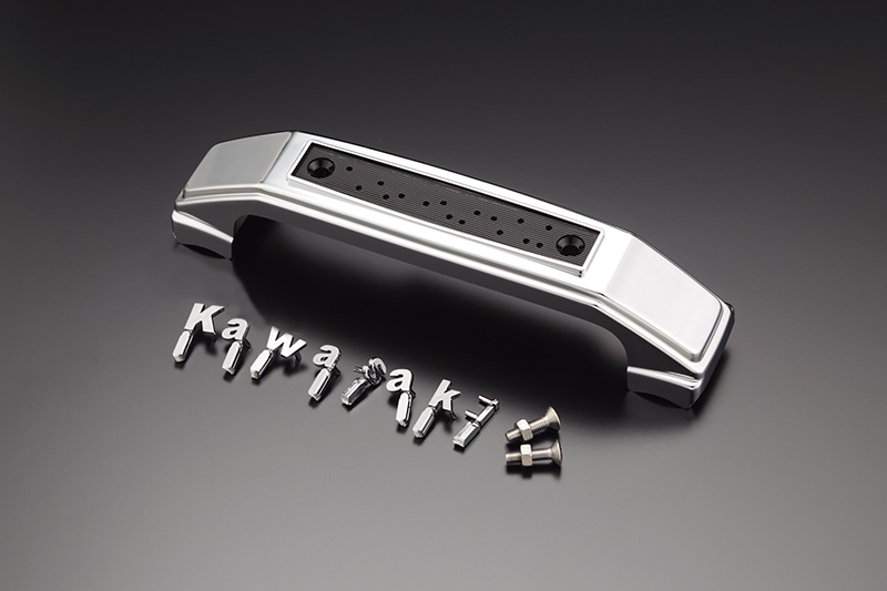 フォークカバーエンブレム 本体(文字：小文字/本体：メッキ)