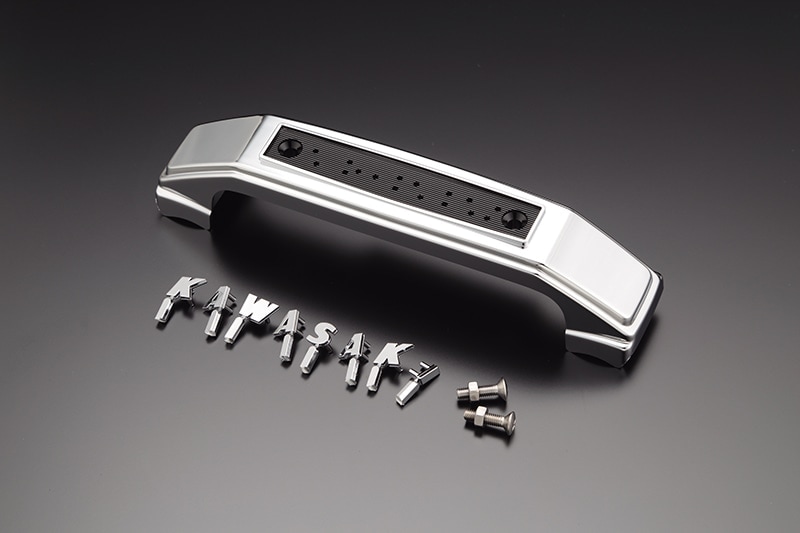 フォークカバーエンブレム 本体(文字:大文字/本体:メッキ)