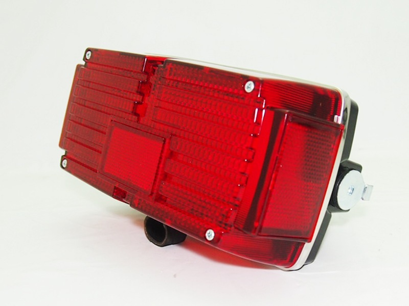 type R リフレクター付きLEDテールランプ