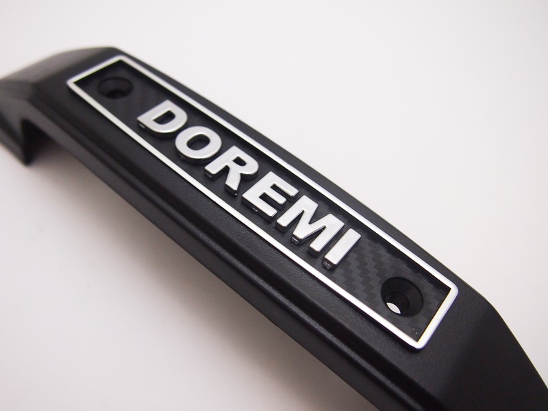 フォークカバーエンブレム 本体(文字：DOREMI 本体：メッキ)