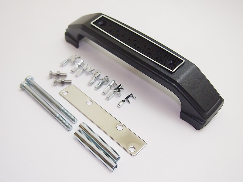 ゼファー1100 フォークカバーエンブレム(文字：小文字、 本体：黒)ステー付き