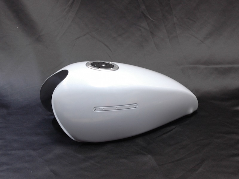 キャワサキ　Z1r2型タンク サンクチュアリー コウガ Z1R-II（カワサキ Z1R-II）17インチの要素を