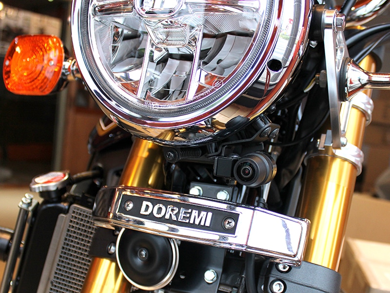 Z900RS SE 2026(ドラレコ付き) フォークカバーエンブレム(黒)大文字 ステー付き