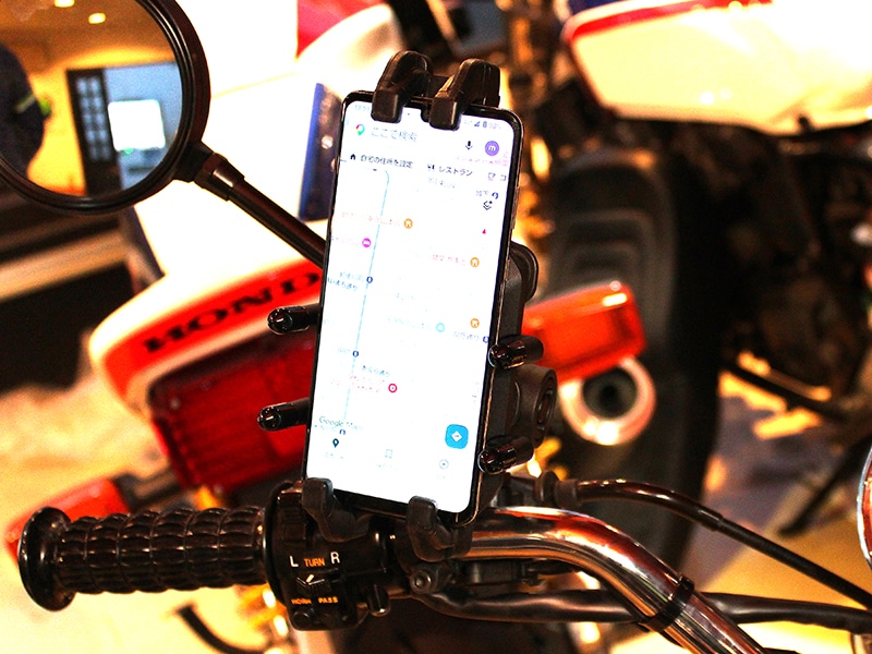 スマートフォンホルダー　ミラー固定タイプ