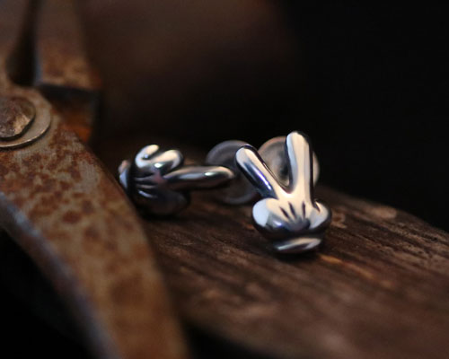 F**K & PEACE Hands pierce