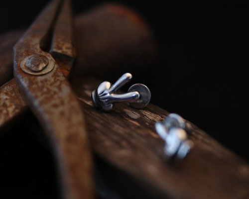 F**K & PEACE Hands pierce