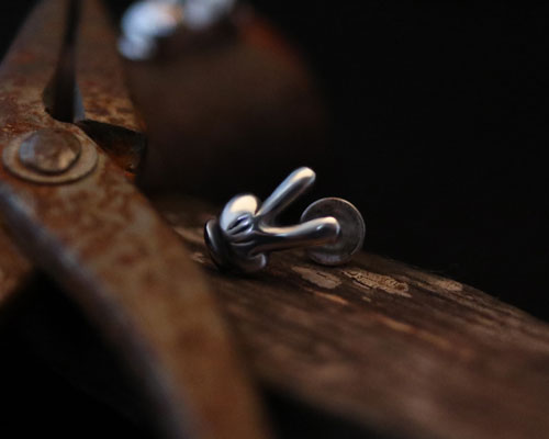 F**K & PEACE Hands pierce