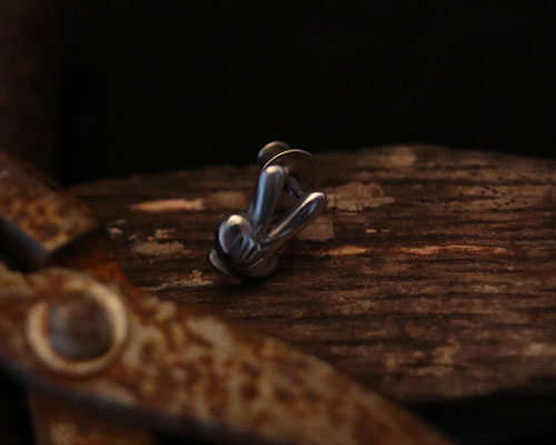 F**K & PEACE Hands pierce