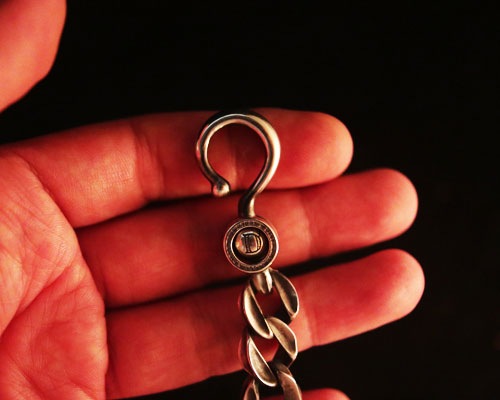 "STARE" EDGY KeyChain -SILVER