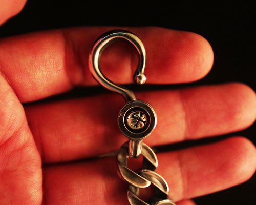 "STARE" EDGY KeyChain -SILVER