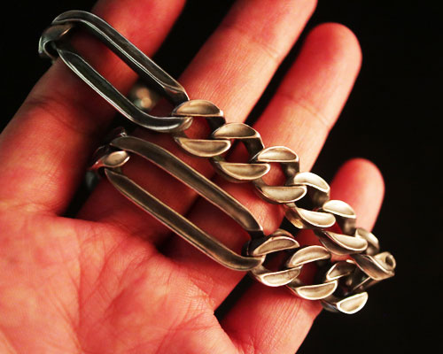 "STARE" EDGY KeyChain -SILVER