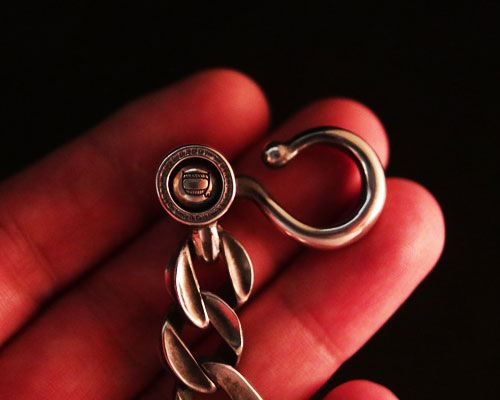 "STARE" EDGY KeyChain -SILVER