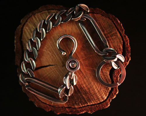 "STARE" EDGY KeyChain -SILVER