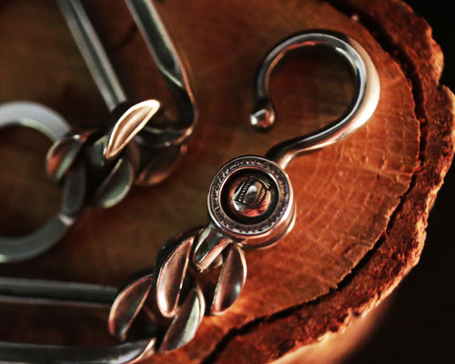 "STARE" EDGY KeyChain -SILVER