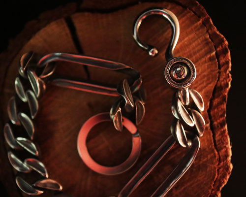 "STARE" EDGY KeyChain -SILVER