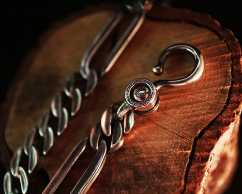 "STARE" EDGY KeyChain -SILVER