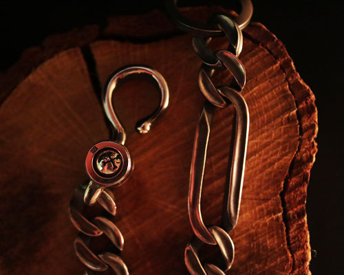 "STARE" EDGY KeyChain -SILVER