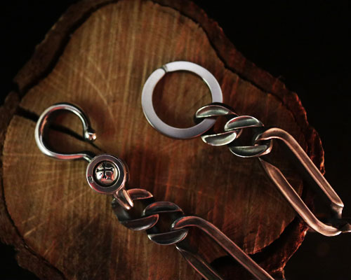 "STARE" EDGY KeyChain -SILVER