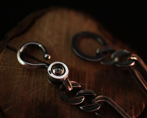 "STARE" EDGY KeyChain -SILVER