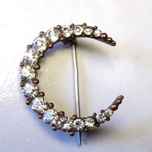 メタル＆ペースト　三日月ブローチ