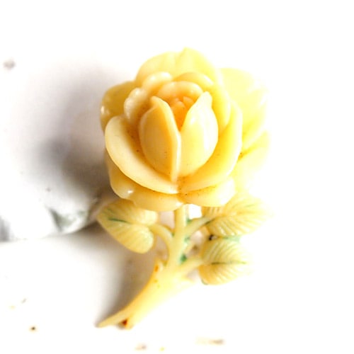 セルロイド　フラワーブローチ