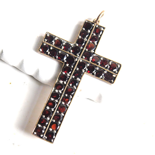 ガーネット　クロスペンダント