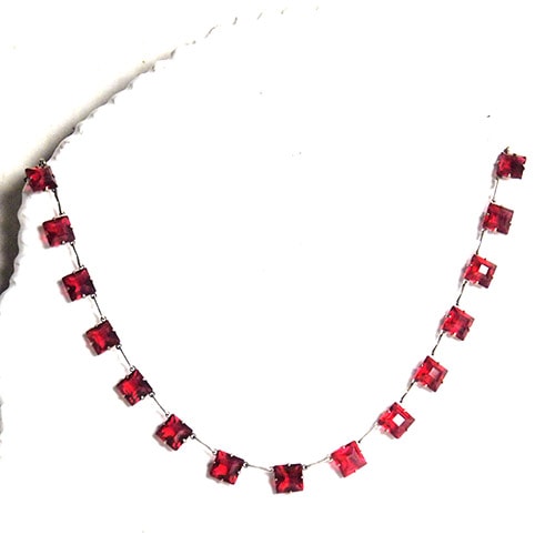 スクエアカット　レッドクリスタル　メタルネックレス