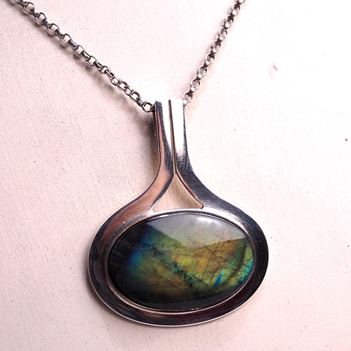 Kaunis Koru ラブラドライト　オーバルペンダント