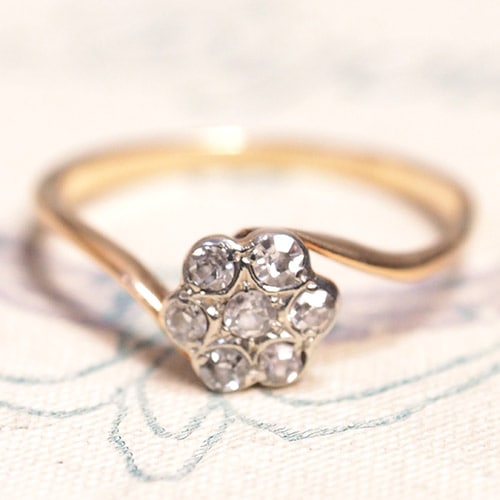 18金　クラスターダイヤモンド　リング