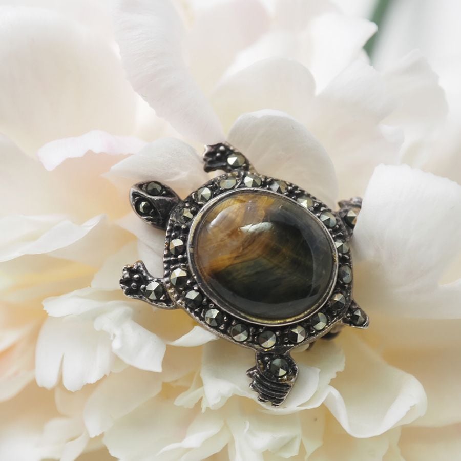 シルバー 天然タイガーアイ×マーカサイト「タートル」ミニブローチ