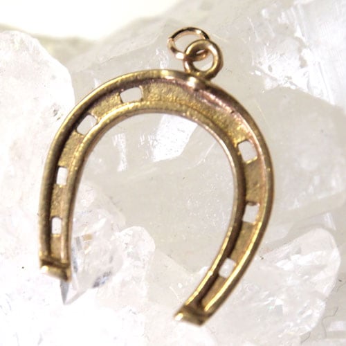 9金　蹄鉄チャーム（2cm)