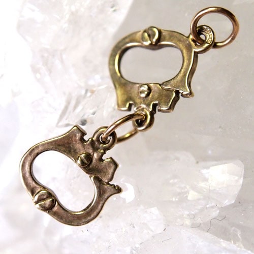 9金　手錠チャーム