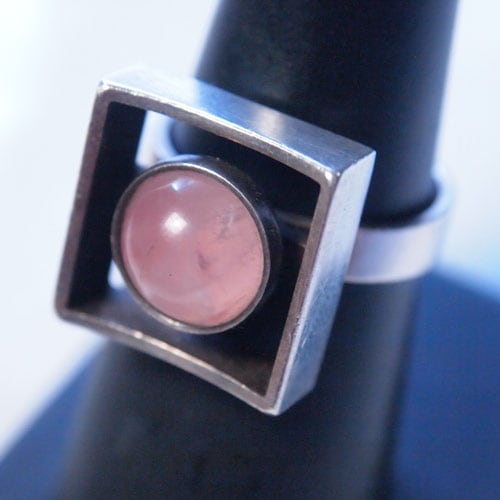 N.E.FROM(N.E.フロム）ローズクォーツスクエアリング