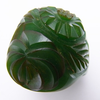 SOLD-ベークライト　ビリジアングリーン　アールデコフラワーカット　リング