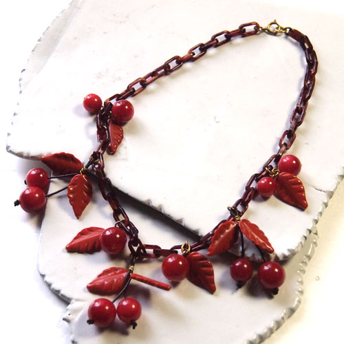 SOLD-オールドプラスチック　オレンジチェリーネックレス（リメイク）