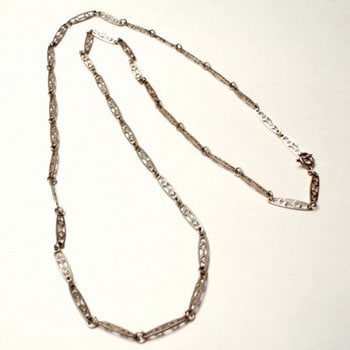 SOLD-アールデコ 透かし彫りシルバー ロングチェーンネックレス
