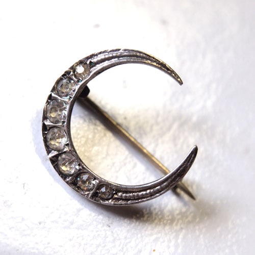 ヴィクトリアンペースト　ムーンブローチ