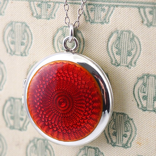 シルバー＆ギロッシュエナメル　レッド　ロケットペンダント