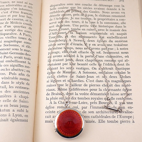 シルバー＆ギロッシュエナメル　レッド　ロケットペンダント