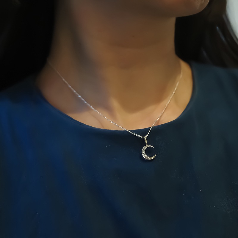 9金　ダイヤモンド　クレセント　チャームペンダント