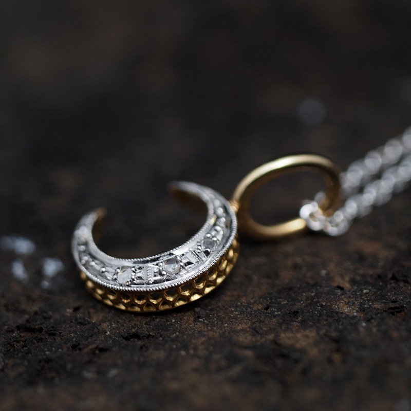 9金　ダイヤモンド　クレセント　チャームペンダント