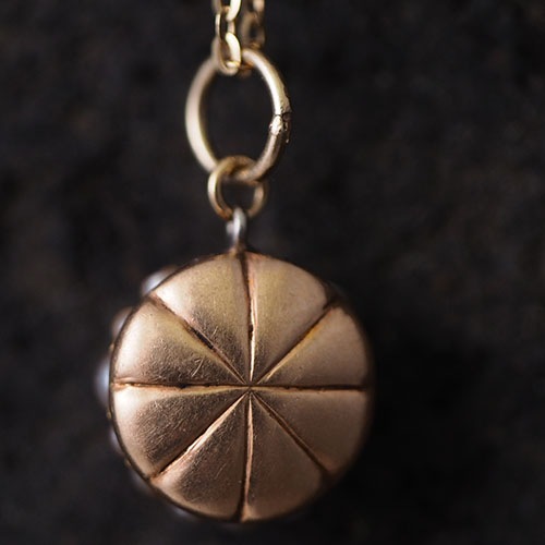 9金　シードパール　ハーフドームペンダントトップ