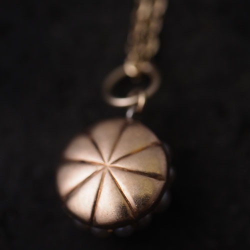 9金　シードパール　ハーフドームペンダントトップ