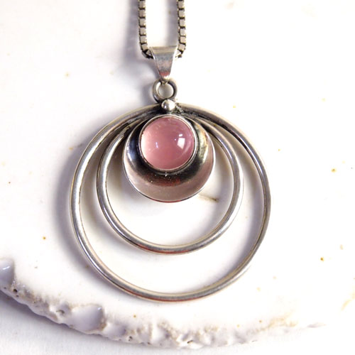 N.E.FROM (N.E.フロム）　デンマーク　ローズクォーツ ドットペンダント