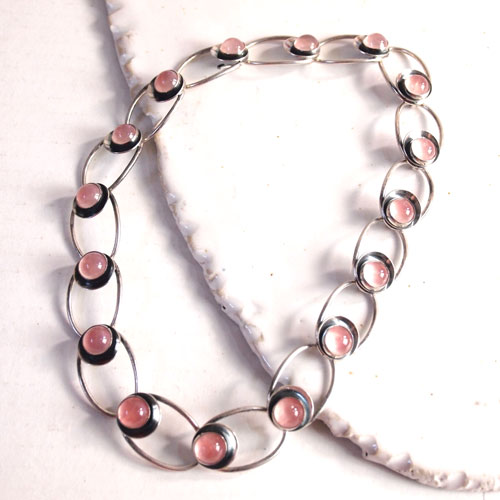 N.E.FROM (N.E.フロム）ローズクォーツ オーバルドットネックレス