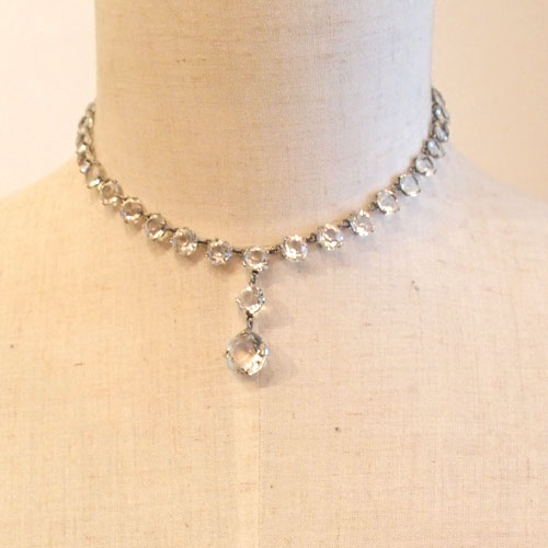 クリスタル＆プラチナム（メタル）ドロップネックレス