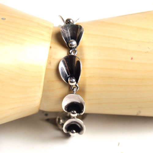 N.E.FROM (N.E.フロム) デンマーク モダンフラワーブレスレット